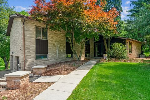 4004 Mayflower Court Murrysville PA 15668