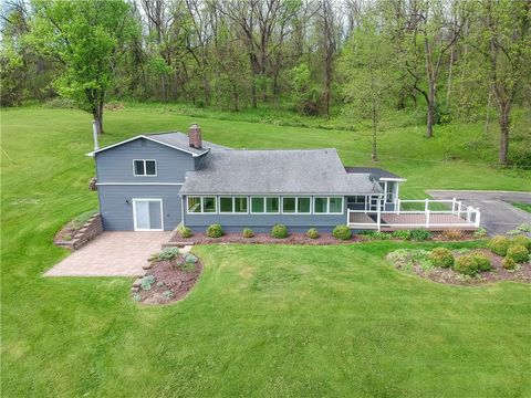 Photo of 29 Hughey Ln, Mcdonald, PA 15057 (MLS # 1752208)