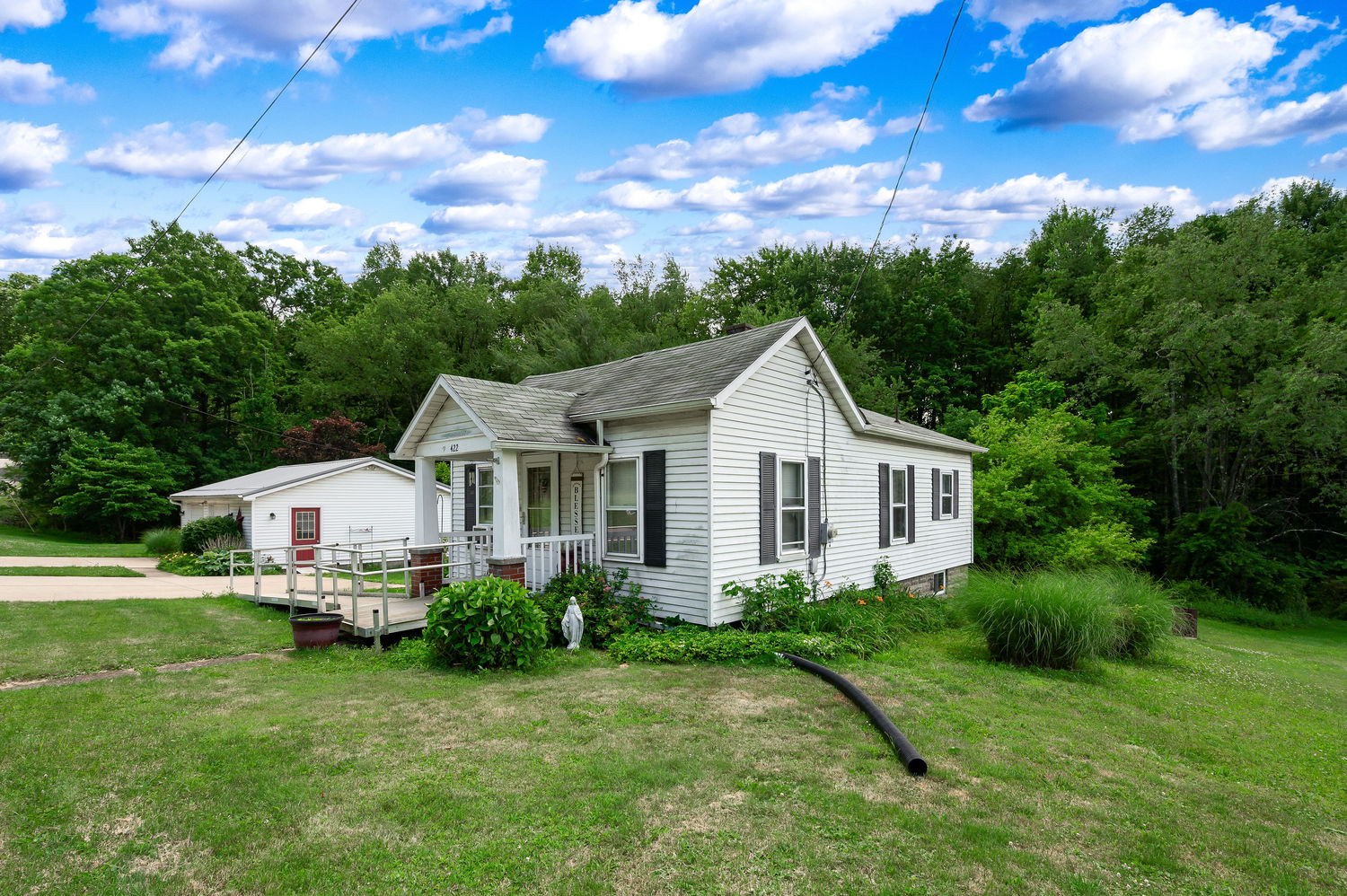 422 MCCALMONT Road