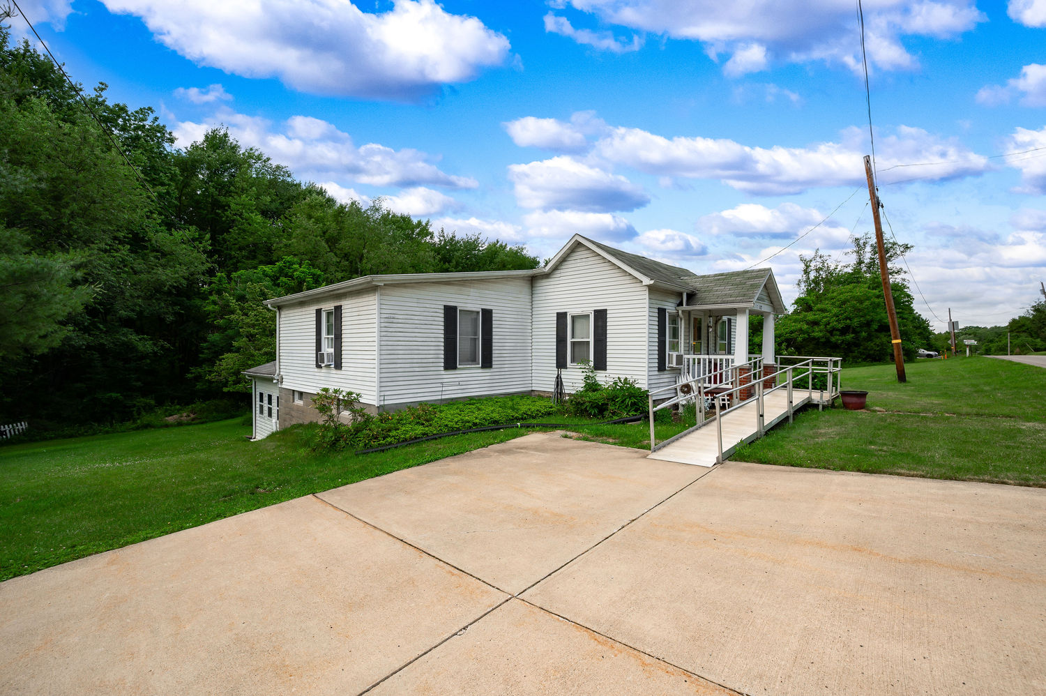 422 MCCALMONT Road