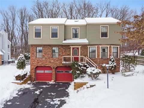 Photo of 3151 Seneca Ct, Gibsonia, PA 15044 (MLS # 1733644)