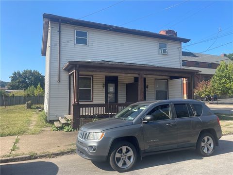 Photo of 611 6th St, New Brighton, PA 15066 (MLS # 1744085)