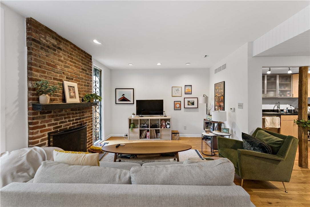 342 Denniston St 1