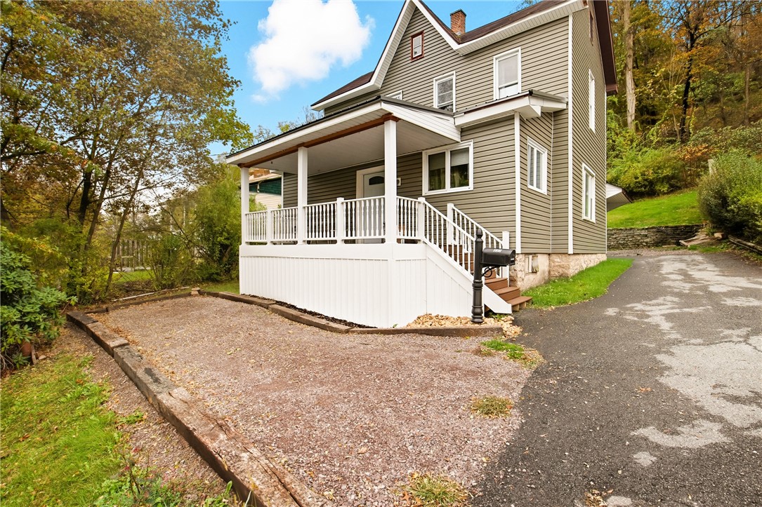 Westmont Hilltop School District, Pennsylvania 15905, United States, 4 Bedrooms Bedrooms, ,2 BathroomsBathrooms,Residential,Active,227599