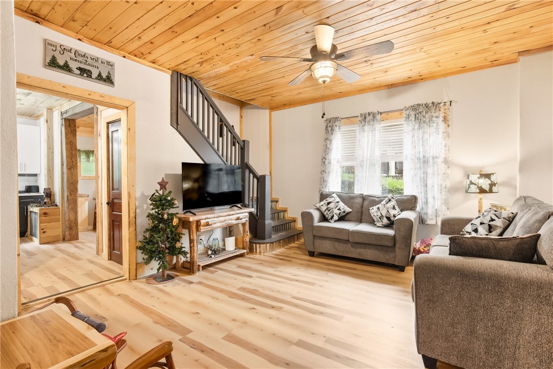 Westmont Hilltop School District, Pennsylvania 15905, United States, 4 Bedrooms Bedrooms, ,2 BathroomsBathrooms,Residential,Active,227599