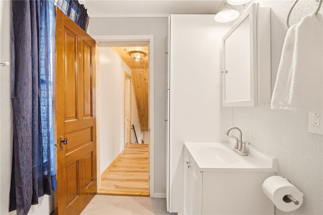 Westmont Hilltop School District, Pennsylvania 15905, United States, 4 Bedrooms Bedrooms, ,2 BathroomsBathrooms,Residential,Active,227599