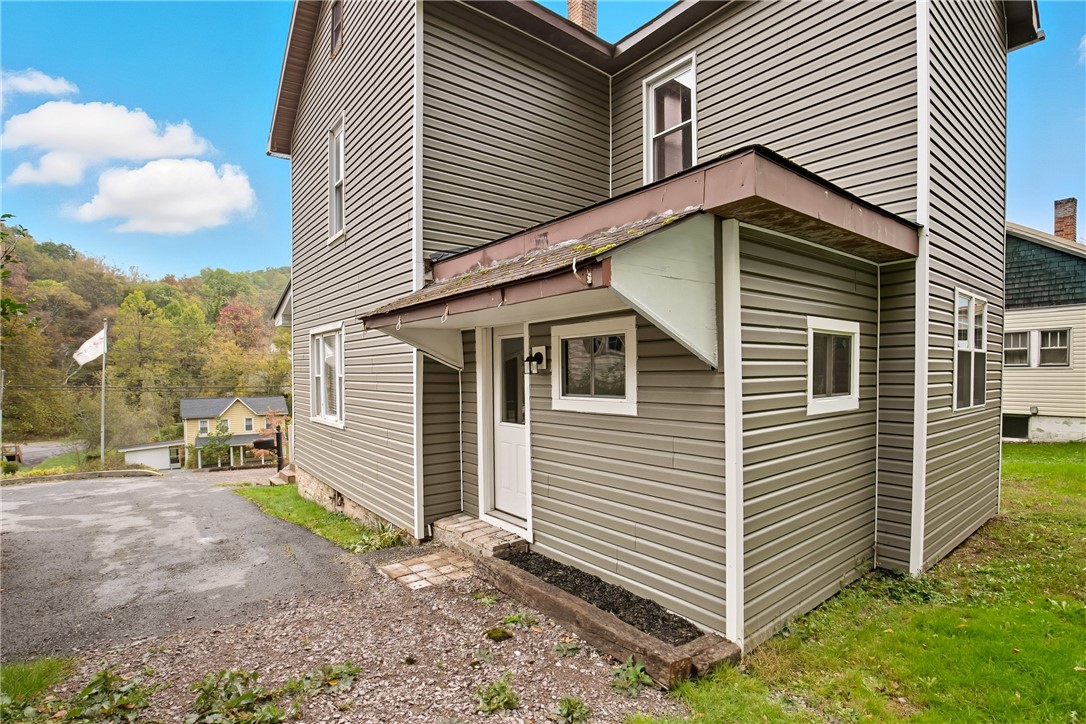 Westmont Hilltop School District, Pennsylvania 15905, United States, 4 Bedrooms Bedrooms, ,2 BathroomsBathrooms,Residential,Active,227599