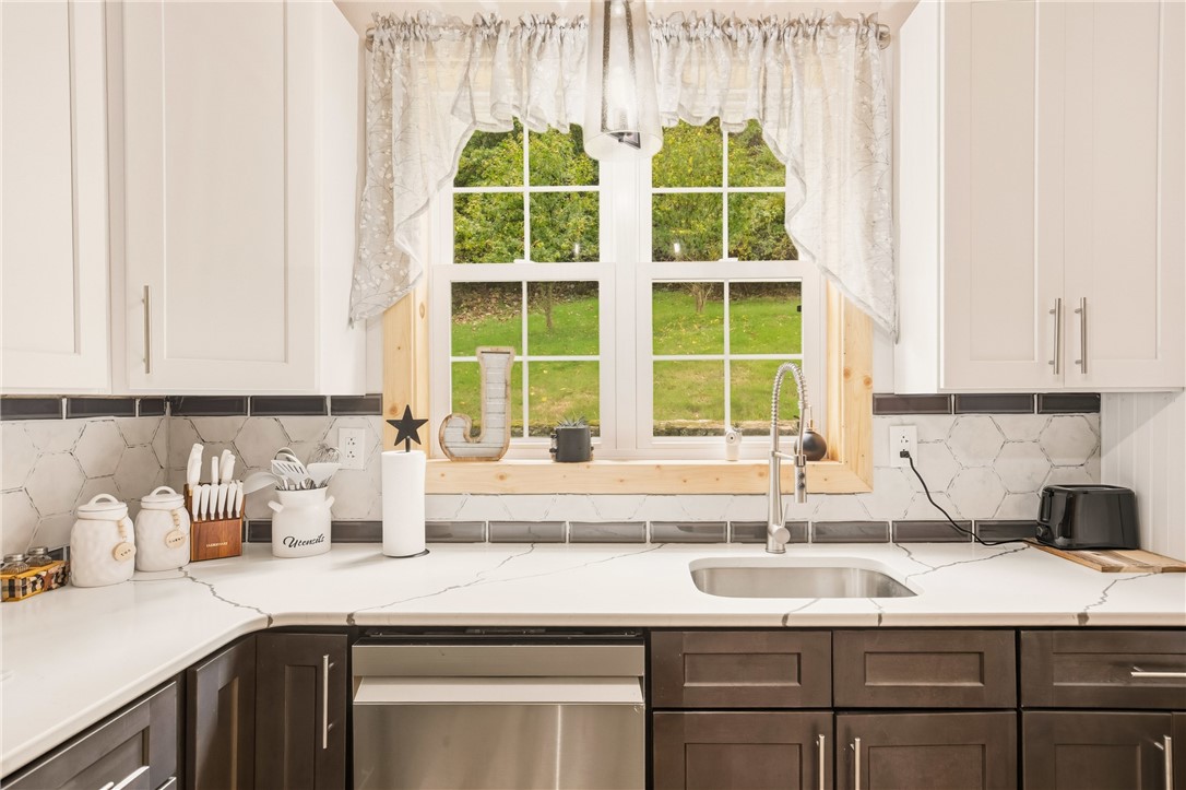 Westmont Hilltop School District, Pennsylvania 15905, United States, 4 Bedrooms Bedrooms, ,2 BathroomsBathrooms,Residential,Active,227599