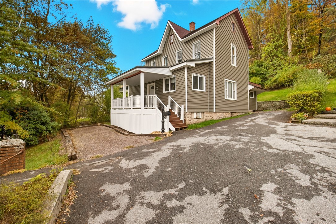 Westmont Hilltop School District, Pennsylvania 15905, United States, 4 Bedrooms Bedrooms, ,2 BathroomsBathrooms,Residential,Active,227599