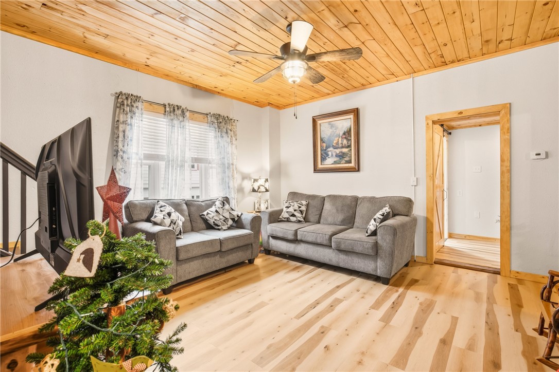 Westmont Hilltop School District, Pennsylvania 15905, United States, 4 Bedrooms Bedrooms, ,2 BathroomsBathrooms,Residential,Active,227599