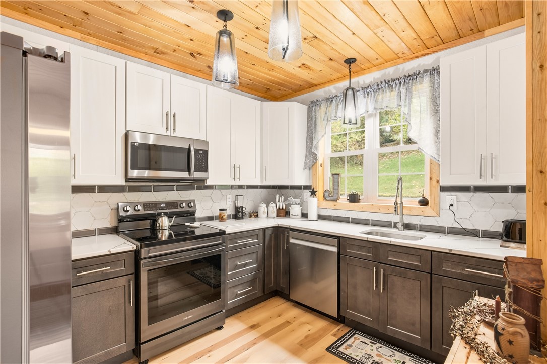 Westmont Hilltop School District, Pennsylvania 15905, United States, 4 Bedrooms Bedrooms, ,2 BathroomsBathrooms,Residential,Active,227599