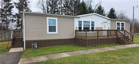 Photo of 163 Mancini Dr, Somerset, PA 15501 (MLS # 1736607)