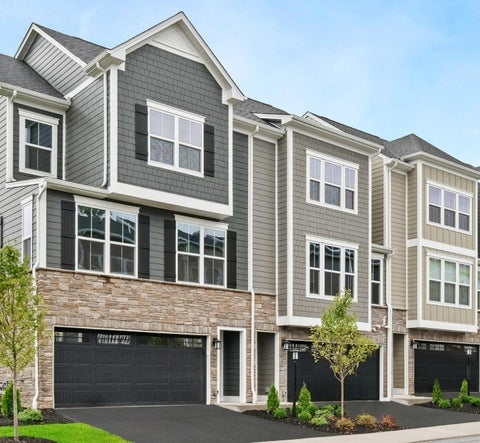 Townhouse For Sale - 176 Breckenridge Court Ct<br/> Cranberry Twp, PA 16066
