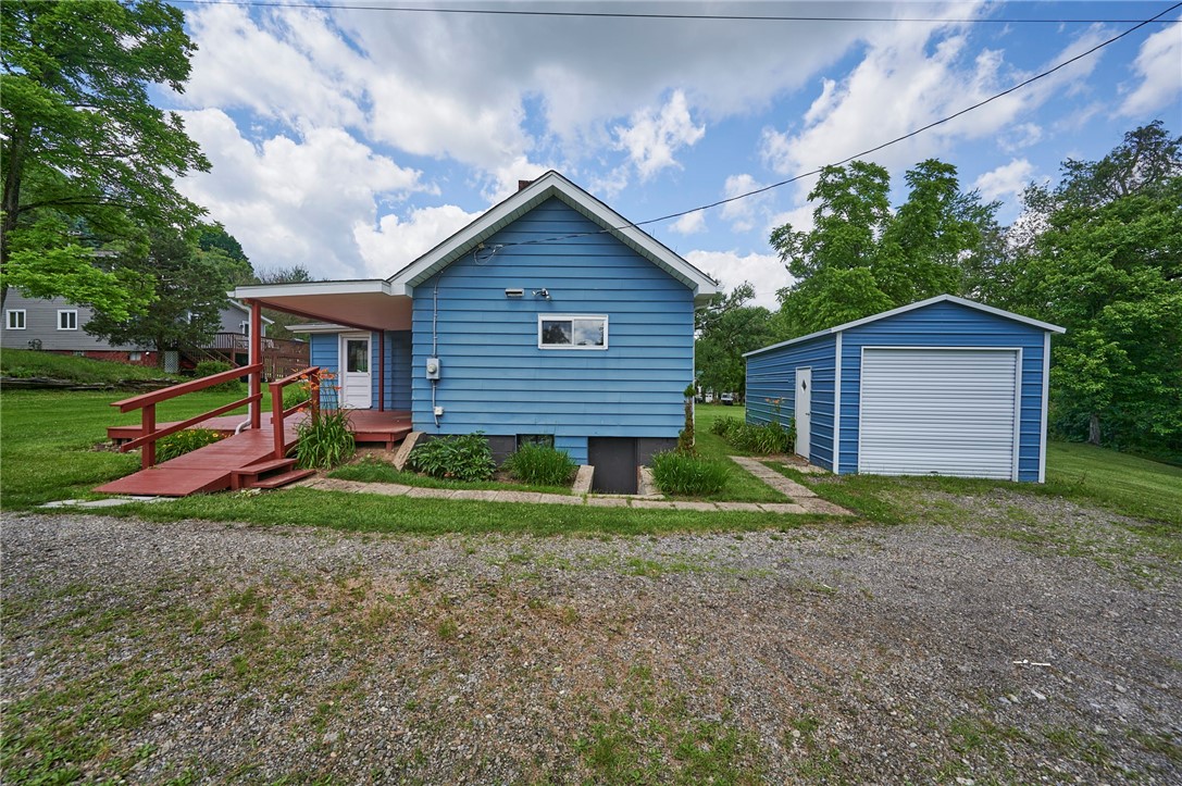 105 Derrick Ln