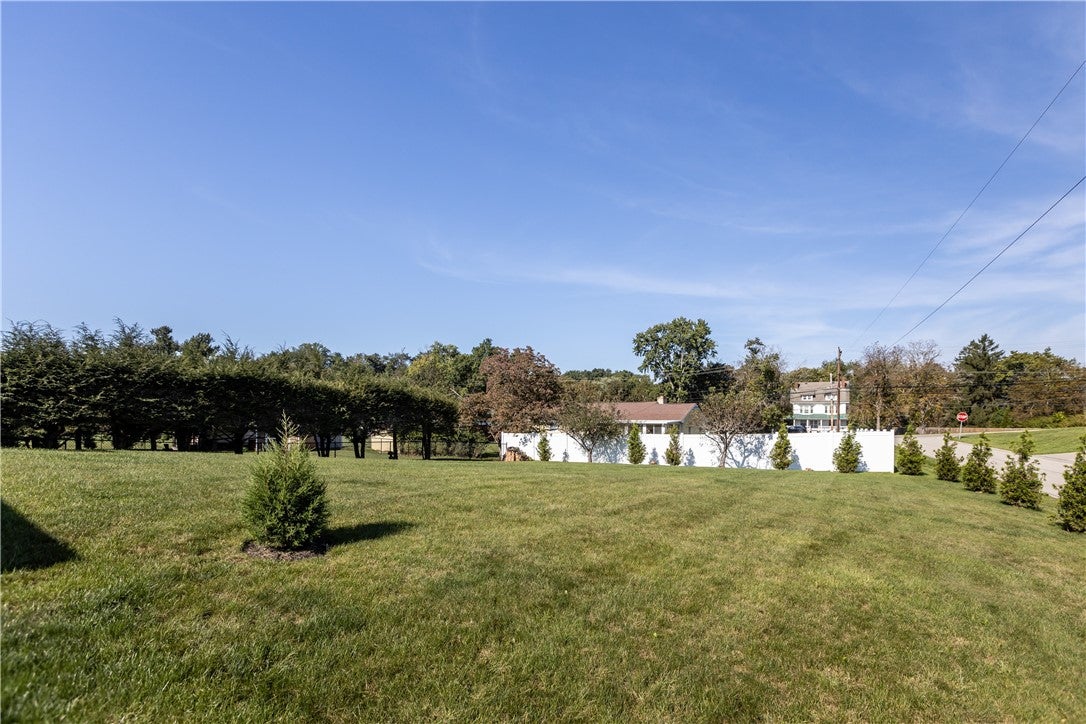 9659 Shirley Dr