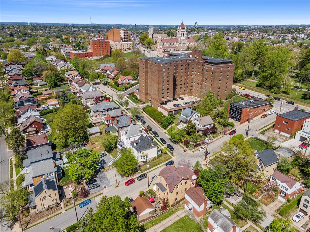 Mt Lebanon, Pennsylvania 15228, United States, 5 Bedrooms Bedrooms, ,2 BathroomsBathrooms,Residential,Active,177439