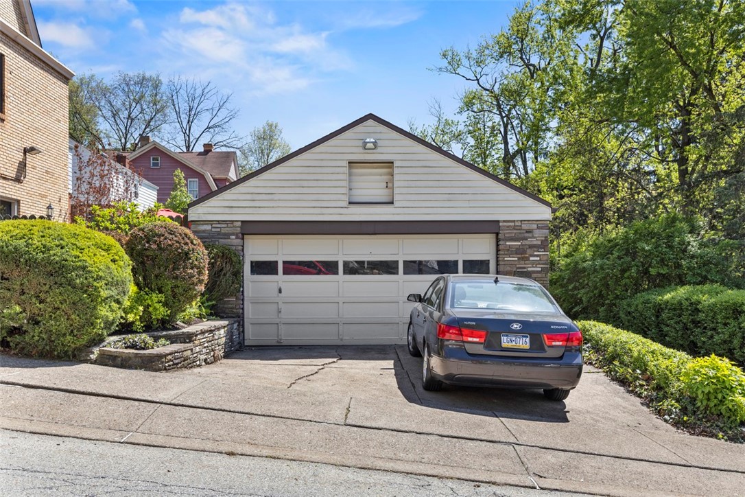 Mt Lebanon, Pennsylvania 15228, United States, 5 Bedrooms Bedrooms, ,2 BathroomsBathrooms,Residential,Active,177439