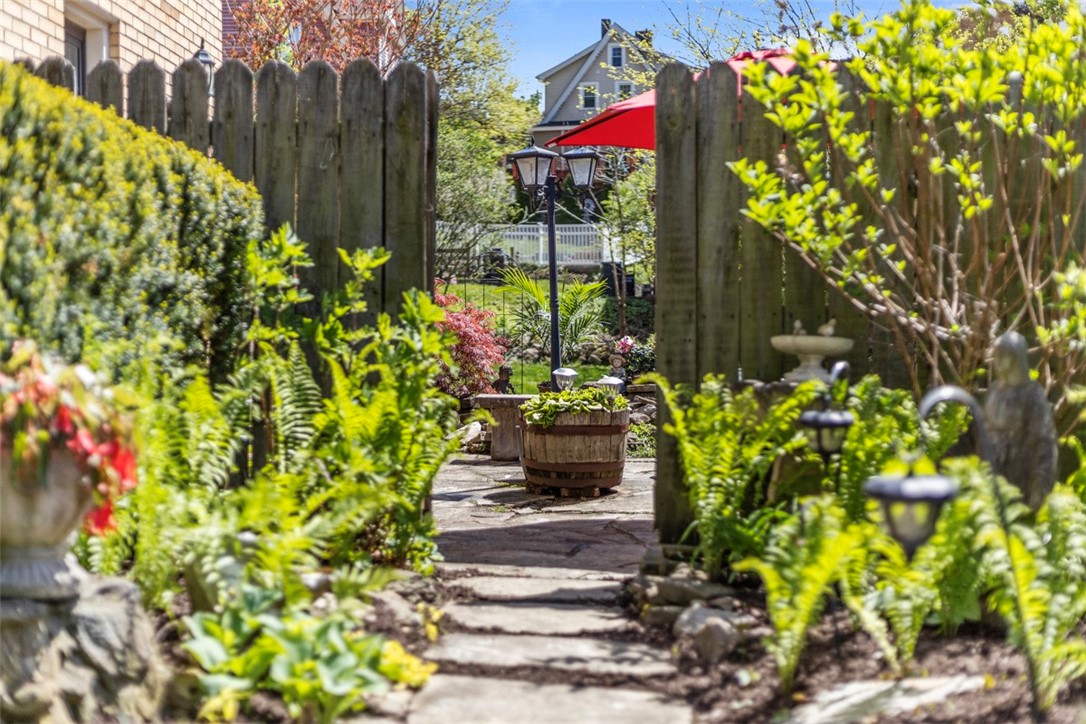 Mt Lebanon, Pennsylvania 15228, United States, 5 Bedrooms Bedrooms, ,2 BathroomsBathrooms,Residential,Active,177439