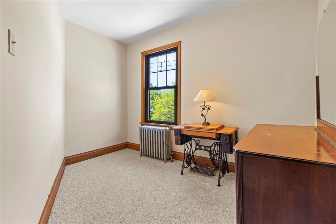 Mt Lebanon, Pennsylvania 15228, United States, 5 Bedrooms Bedrooms, ,2 BathroomsBathrooms,Residential,Active,177439