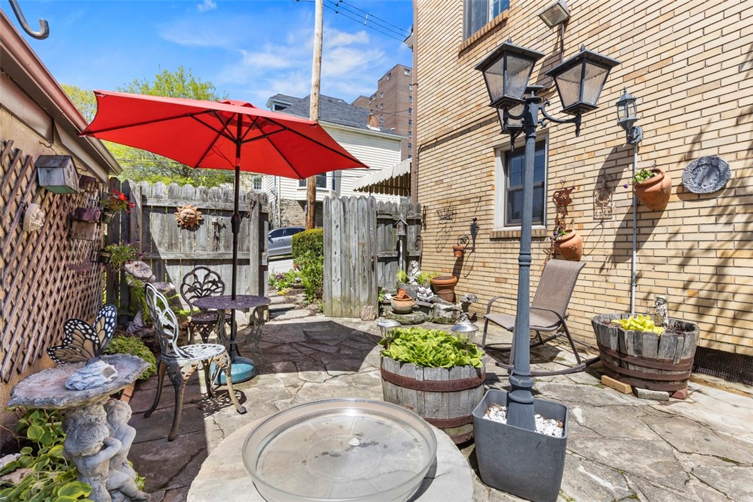 Mt Lebanon, Pennsylvania 15228, United States, 5 Bedrooms Bedrooms, ,2 BathroomsBathrooms,Residential,Active,177439