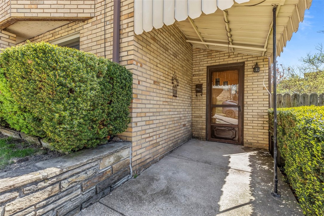 Mt Lebanon, Pennsylvania 15228, United States, 5 Bedrooms Bedrooms, ,2 BathroomsBathrooms,Residential,Active,177439