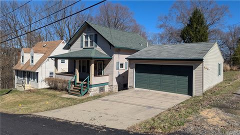 Photo of 914 18th Ave, Beaver Falls, PA 15010 (MLS # 1745755)