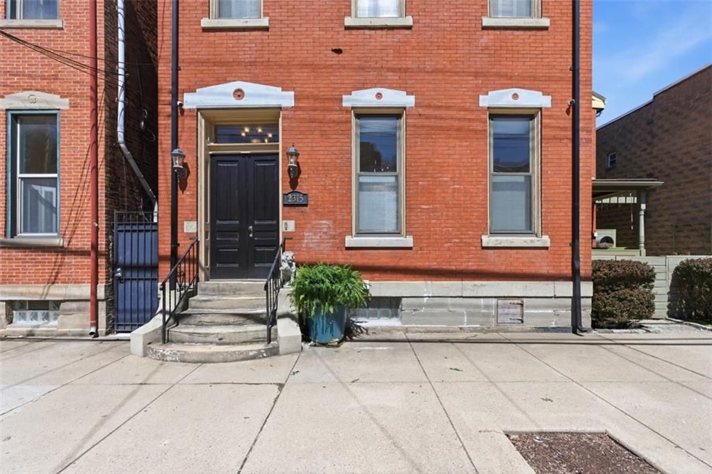2315 Sarah Street