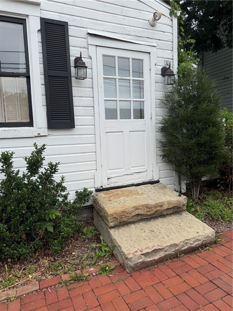 220 W Main St
