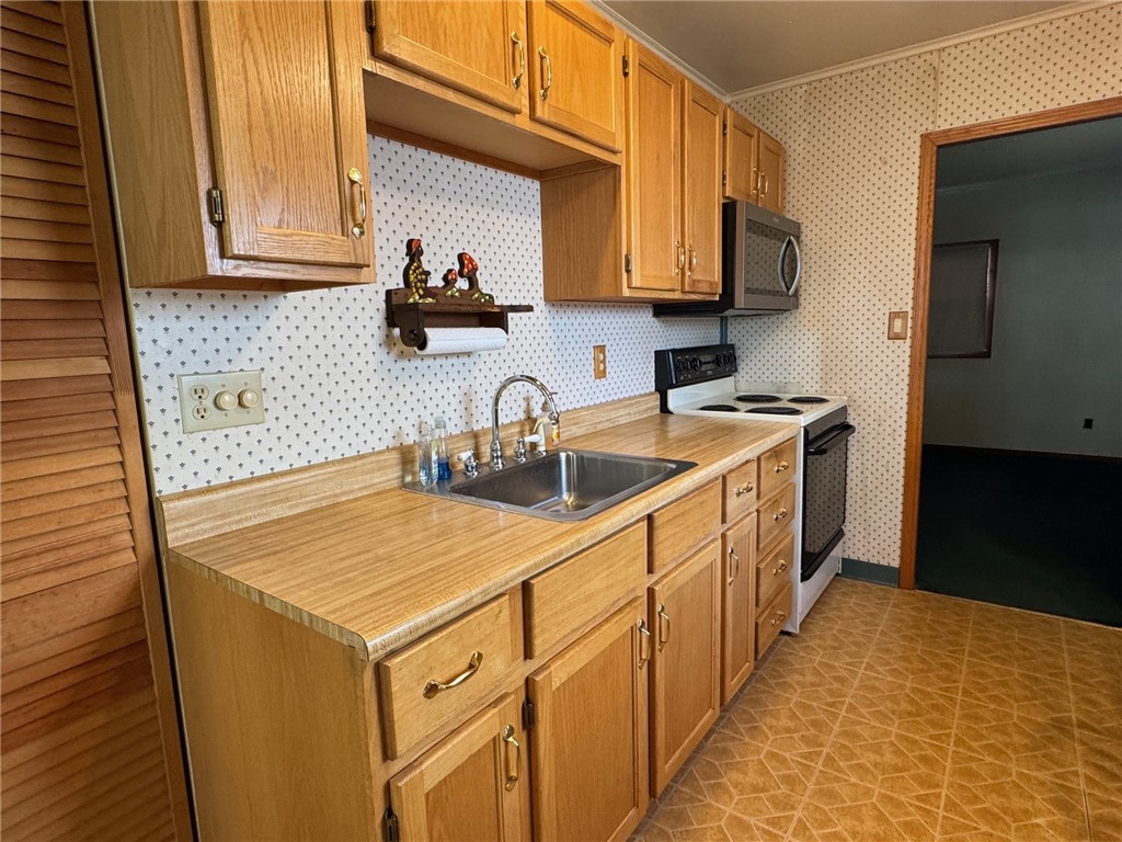 1930 Sloan Ave Ave, Latrobe, Pennsylvania image 8