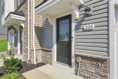 Townhouse For Sale - 233 Chesna Dr Dr<br/> Whitehall, PA 15234