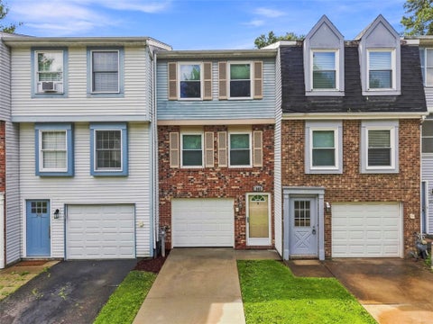 Townhouse For Sale - 902 Lynwood Ct<br/> Cranberry Twp, PA 16066