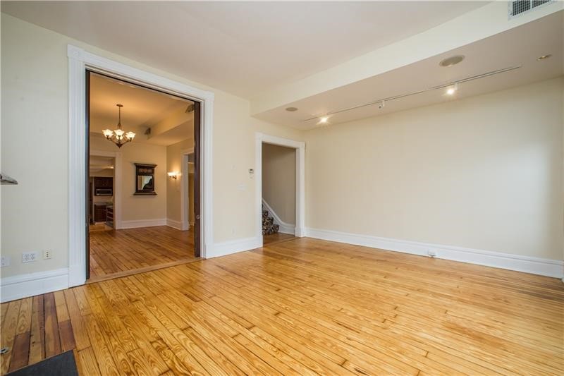 South Side, Pennsylvania 15203, United States, 3 Bedrooms Bedrooms, ,3 BathroomsBathrooms,Residential,Active,4350