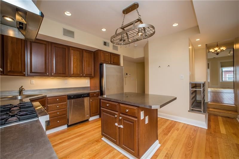 South Side, Pennsylvania 15203, United States, 3 Bedrooms Bedrooms, ,3 BathroomsBathrooms,Residential,Active,4350