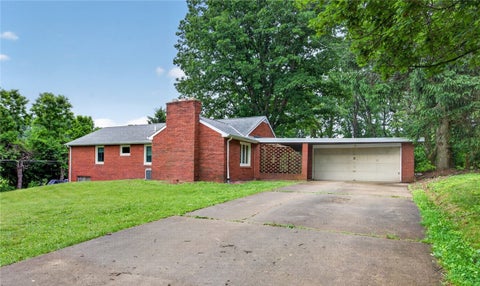 Photo of 5 Seneca Dr, Finleyville, PA 15332 (MLS # 1759585)