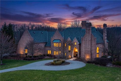 1501 Theodora Ln Franklin Park PA 15143