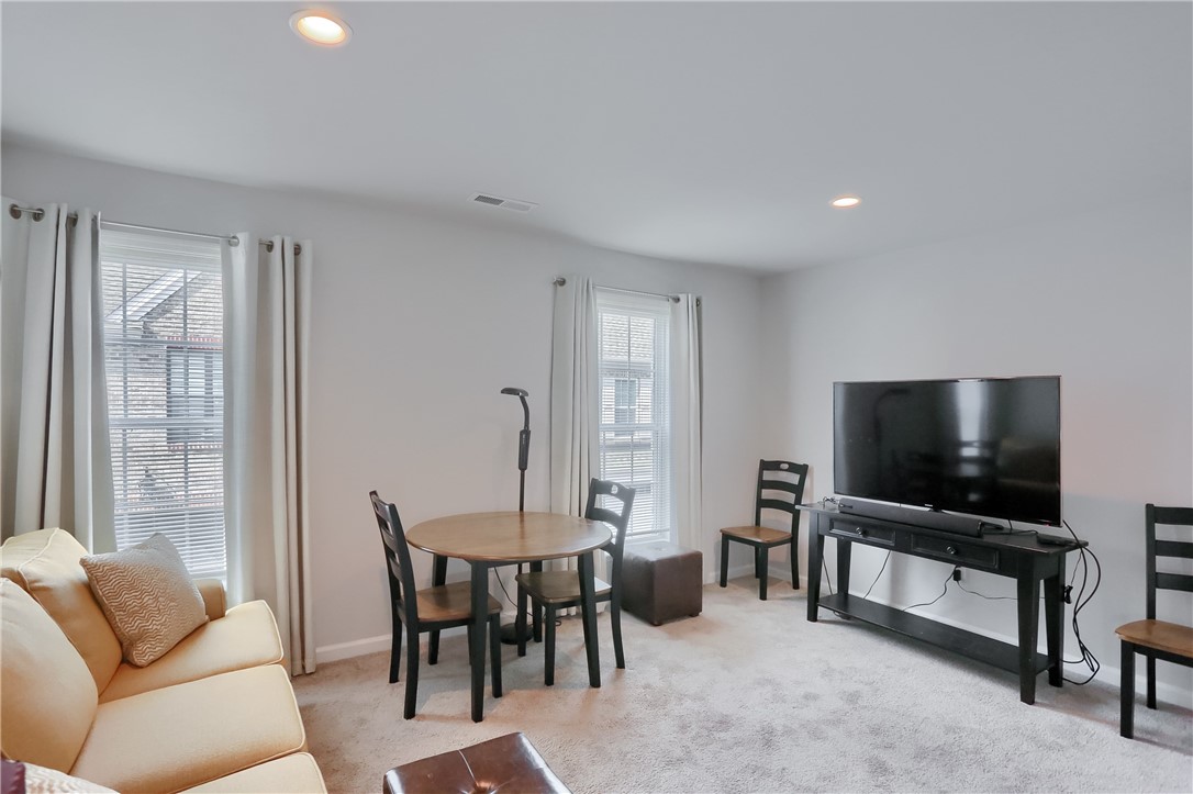 Cranberry Twp, Pennsylvania 16066, United States, 3 Bedrooms Bedrooms, ,3 BathroomsBathrooms,Residential,Active,215428