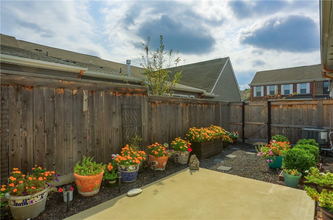 Cranberry Twp, Pennsylvania 16066, United States, 3 Bedrooms Bedrooms, ,3 BathroomsBathrooms,Residential,Active,215428