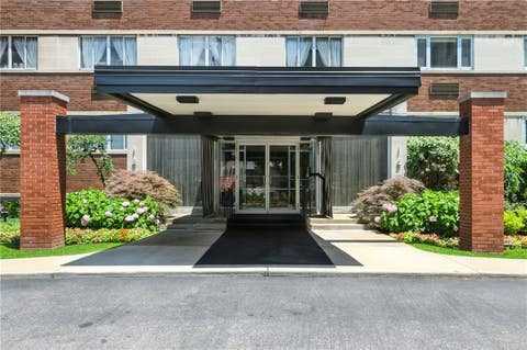Condo For Sale - 128 N Craig St St #806<br/> Oakland, PA 15213