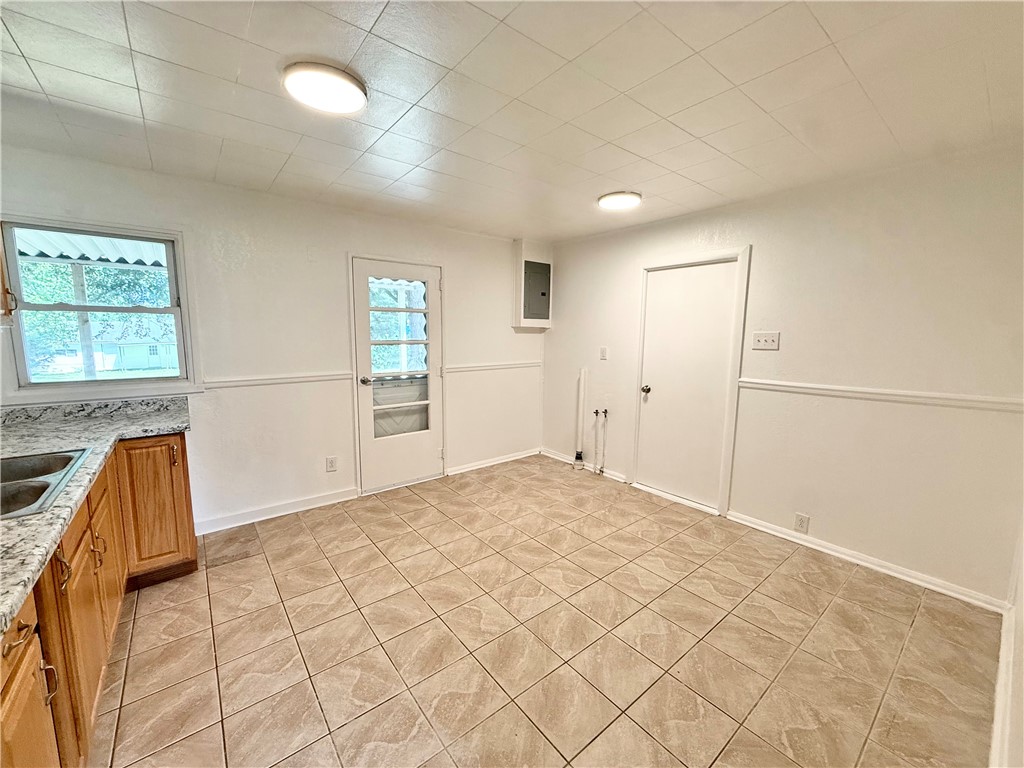 360 Crestwood Dr