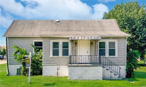Photo for 385 Hallam Ave