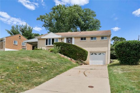 Photo of 319 Saratoga Dr, Pittsburgh, PA 15236 (MLS # 1760739)