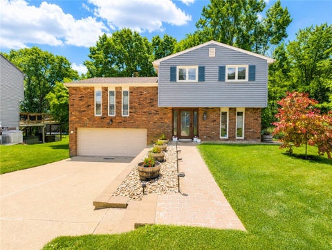 Photo of 111 Crestwood Dr, Pittsburgh, PA 15237 (MLS # 1760548)