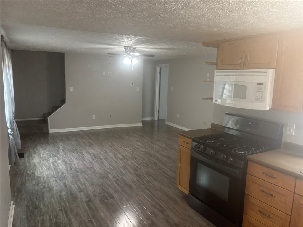 Bridgeville, Pennsylvania 15017, United States, 2 Bedrooms Bedrooms, ,2 BathroomsBathrooms,Residential,Active,197290