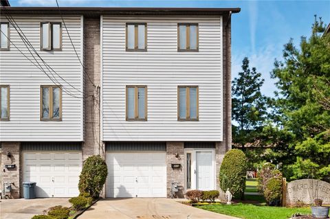 Photo of 405 Howard St, East Pittsburgh, PA 15112 (MLS # 1745356)