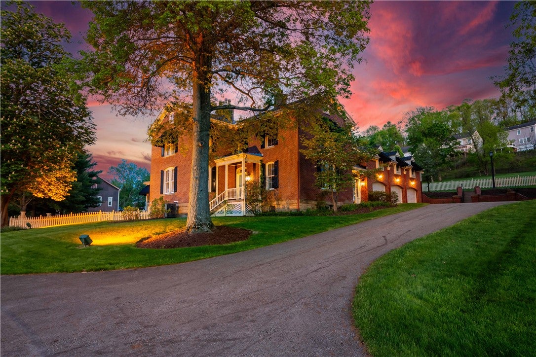571 West McMurray