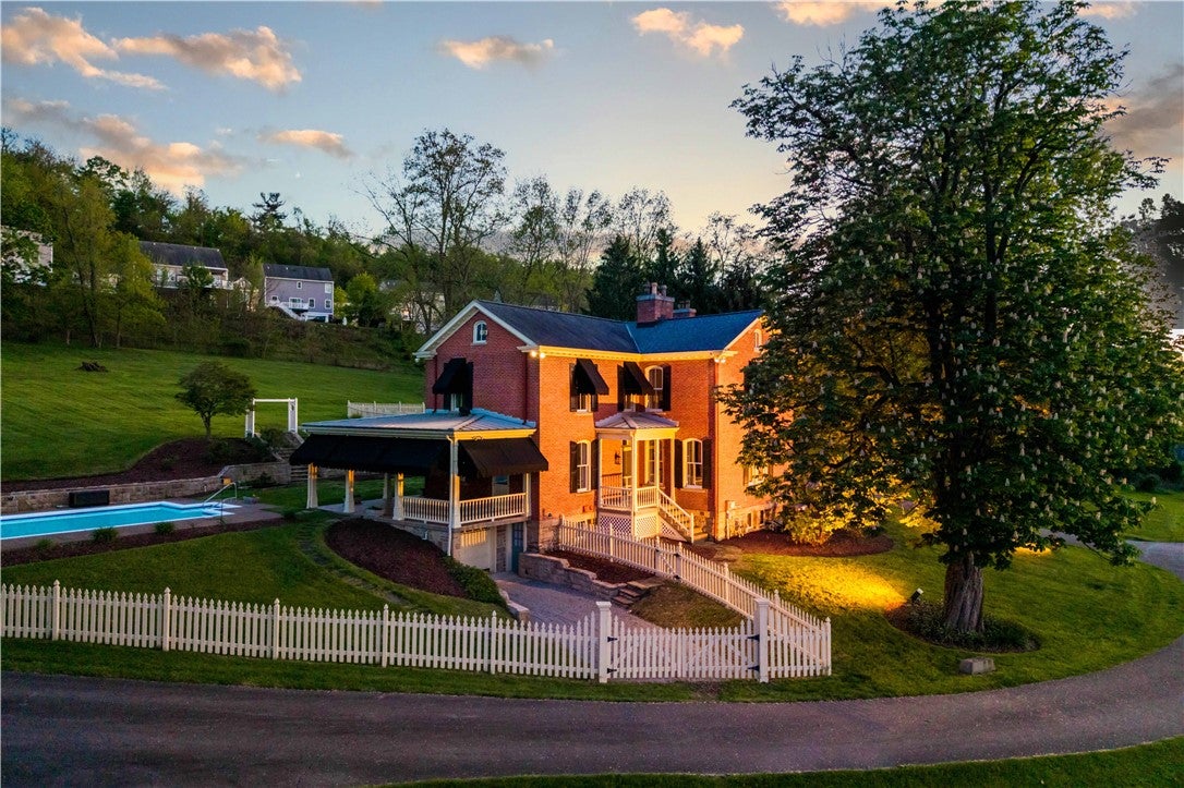 571 West McMurray