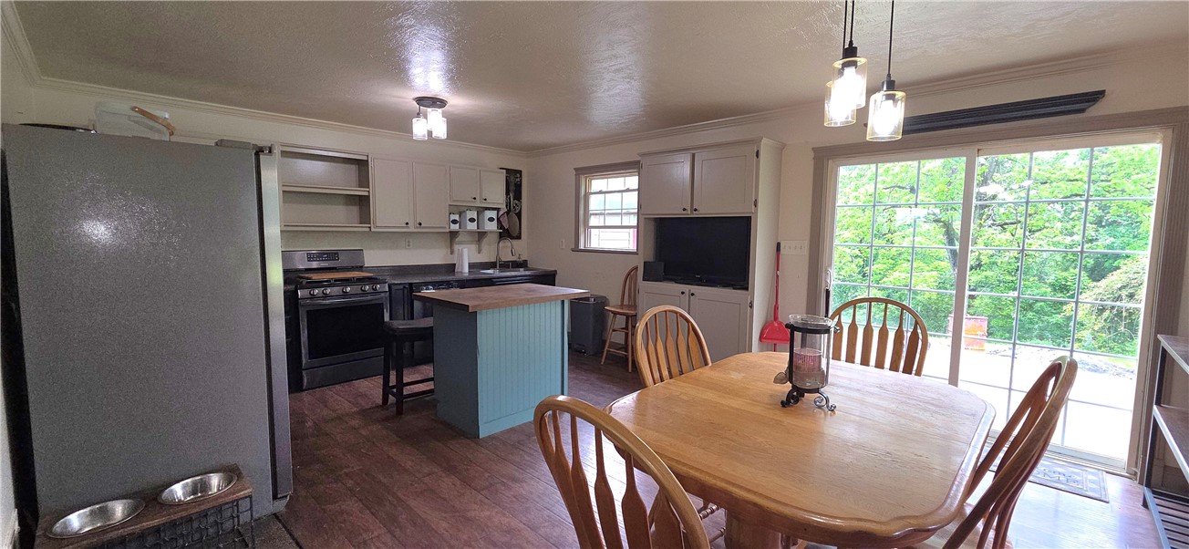 Burgettstown, Pennsylvania 15021, United States, 5 Bedrooms Bedrooms, ,3 BathroomsBathrooms,Residential,Active,141872