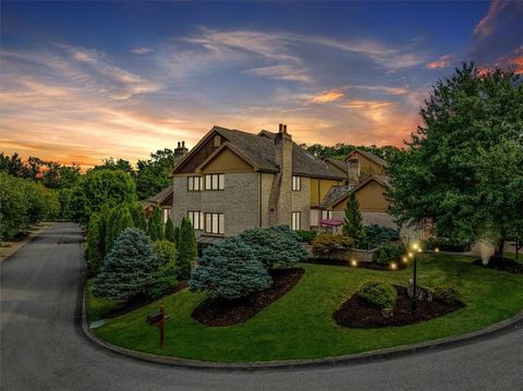 134 Village Ct Upper St Clair PA 15241