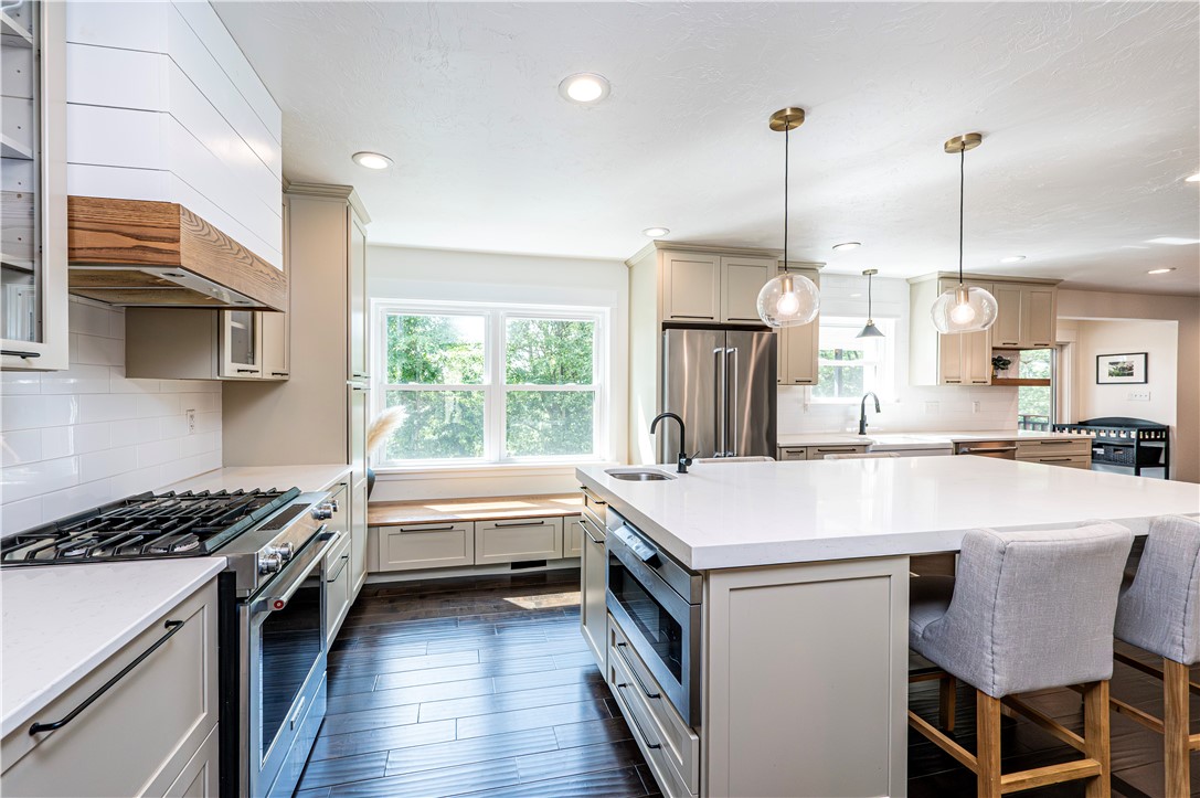 Hempfield Twp, Pennsylvania 15601, United States, 5 Bedrooms Bedrooms, ,4 BathroomsBathrooms,Residential,Pending,182230