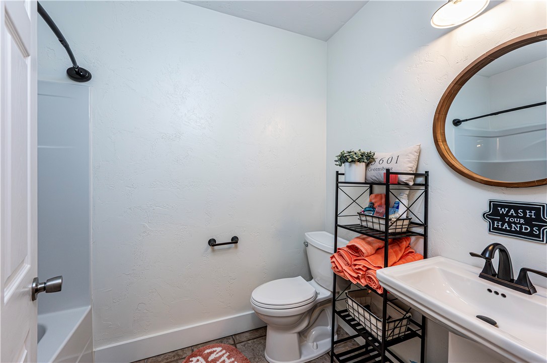 Hempfield Twp, Pennsylvania 15601, United States, 5 Bedrooms Bedrooms, ,4 BathroomsBathrooms,Residential,Pending,182230